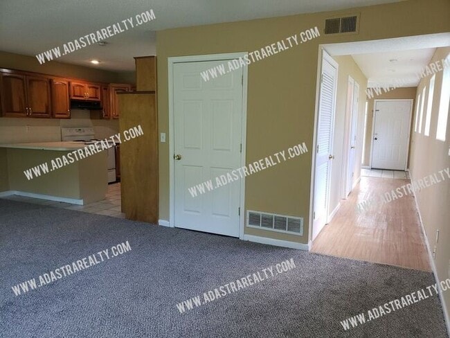 Building Photo - Spacious and Modern Duplex in North Olathe-Available NOW!!