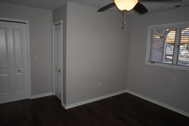 Building Photo - 114 Pinewood Dr