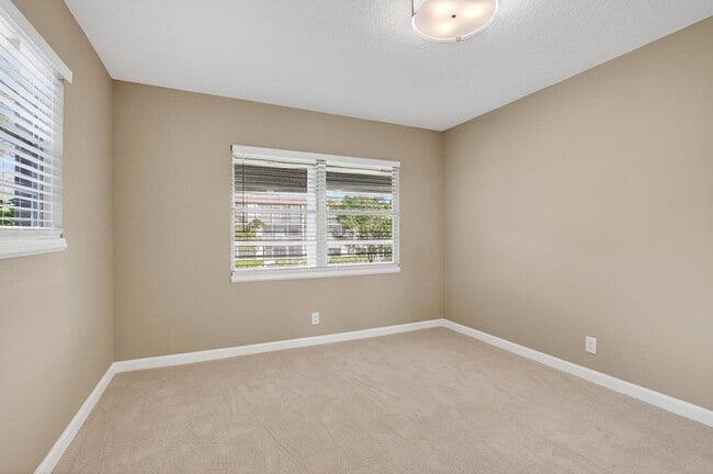 Building Photo - 277 Brighton Dr