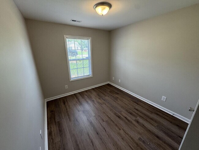 Building Photo - 404 Faulkner Dr