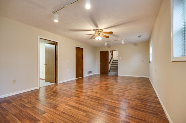 Building Photo - 4527 Williamsport Dr