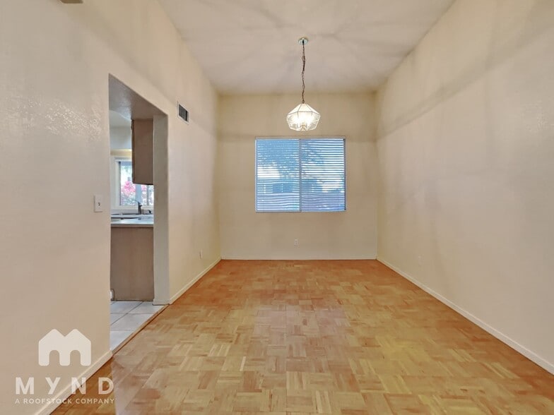 Building Photo - 3696 W Sunglade Dr