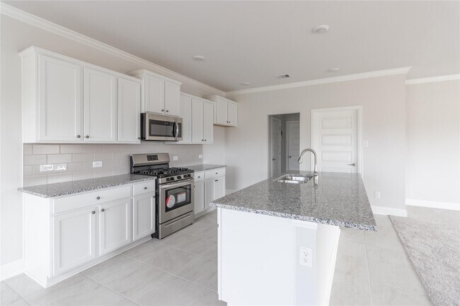 Building Photo - 401 Sunray Lake Ln