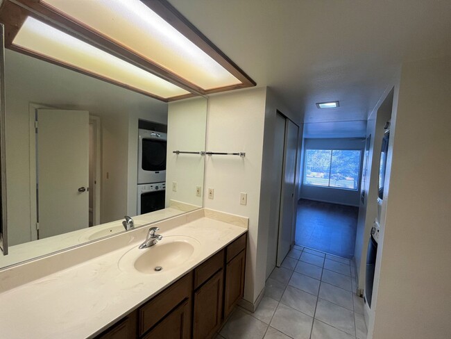 Building Photo - CONDO - OAK CREEK ESTADOS - VILLAGE OF OAK...