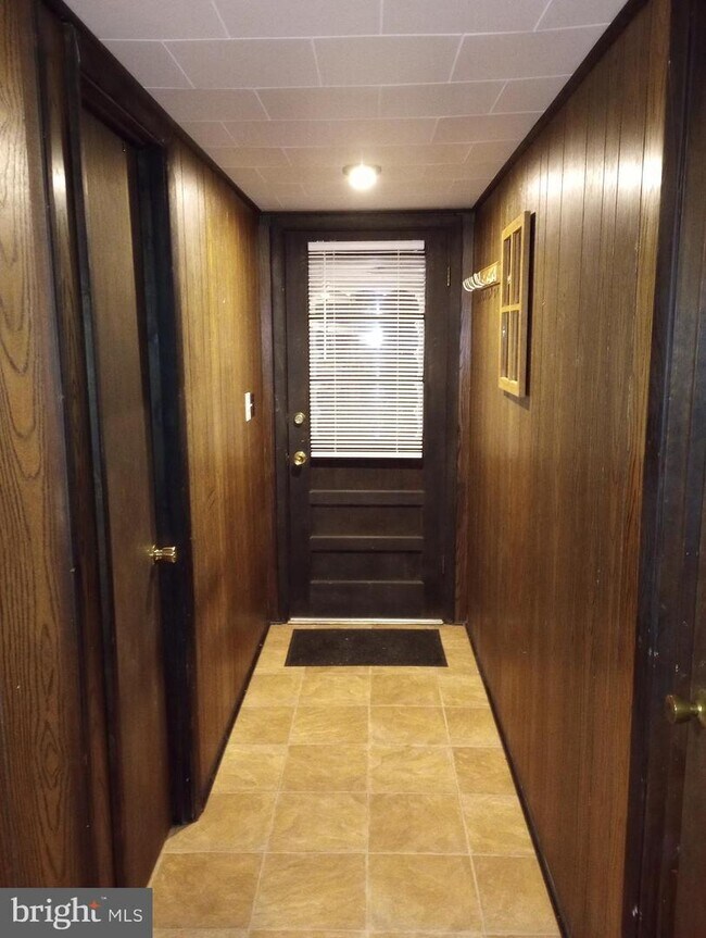 Building Photo - 131 Outer Dr