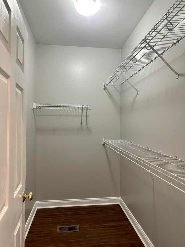 Building Photo - 114 W Green St