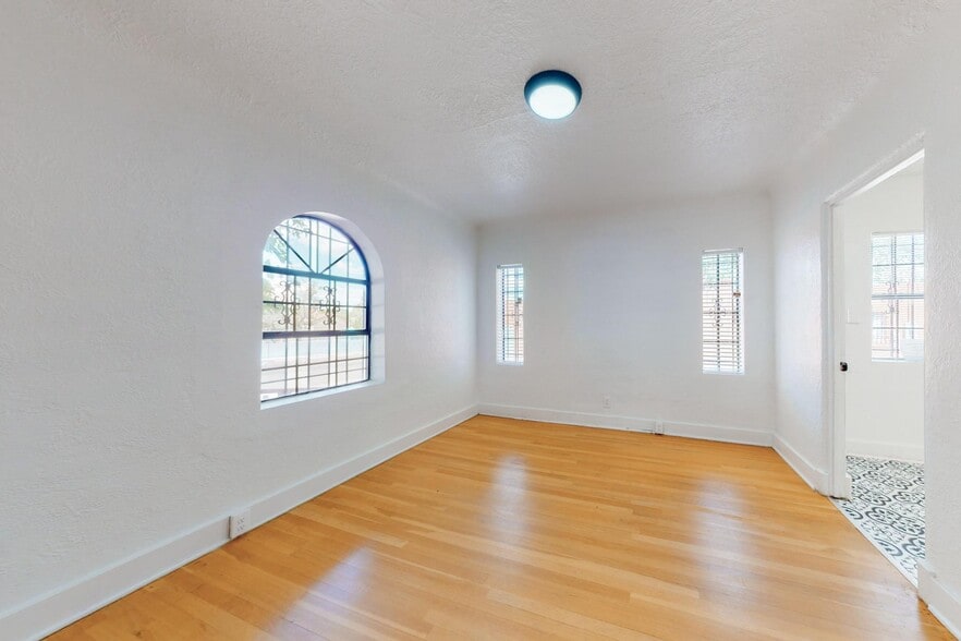 Building Photo - 3106 Monte Vista Blvd NE