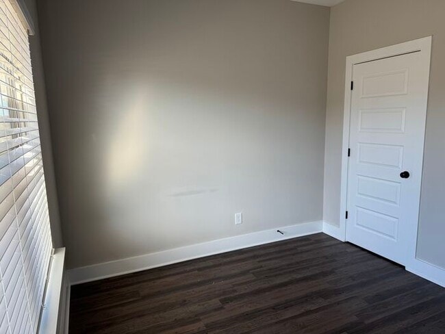 Building Photo - 4024 Ashley Dr