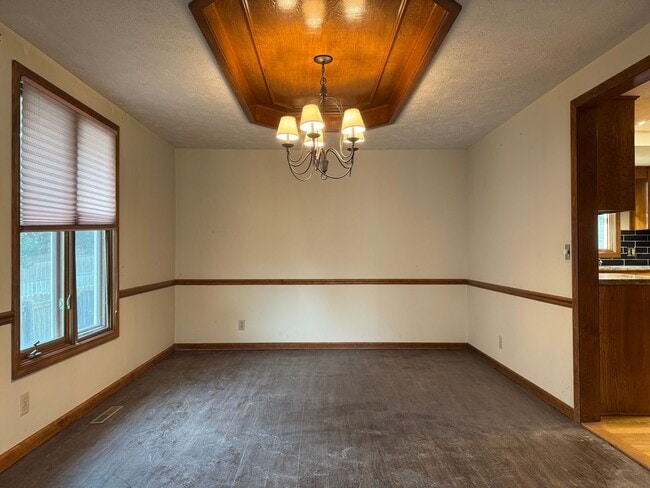 Building Photo - Spacious Harvey Oaks 4-bedroom home with classic charm and modern updates