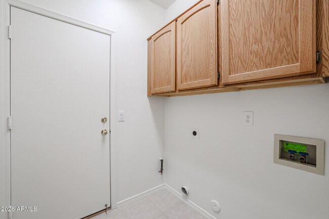 Building Photo - 9833 W Yukon Dr