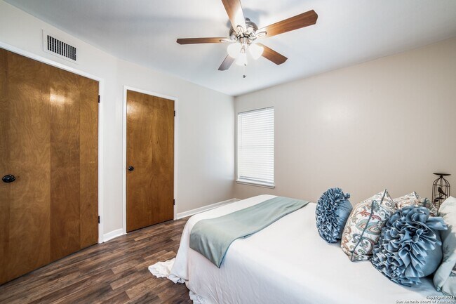 Building Photo - 326 E Rampart Dr