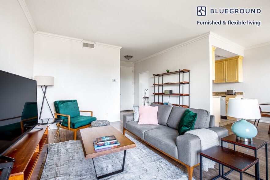 Building Photo - 467 S Arnaz Dr