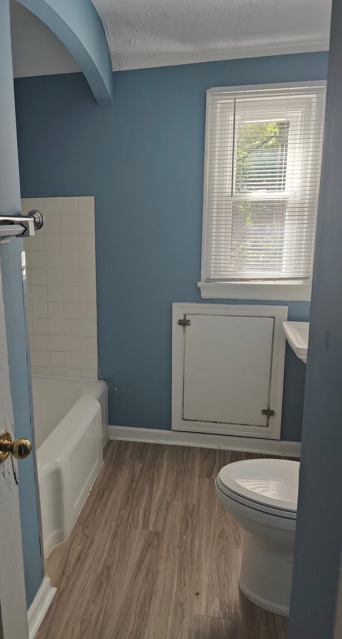 Building Photo - 653 Rhoads Ave
