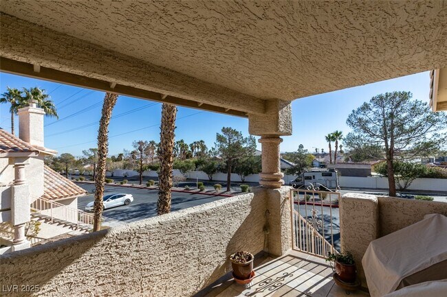 Building Photo - 1005 Sulphur Springs Ln