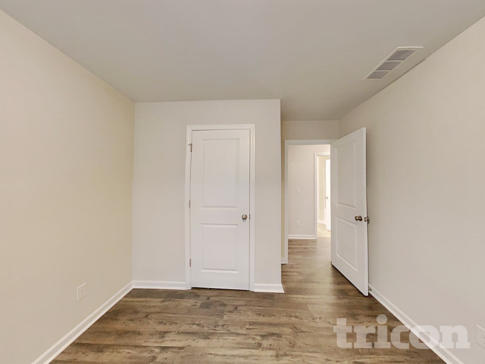 Building Photo - 305 Knowles Pl