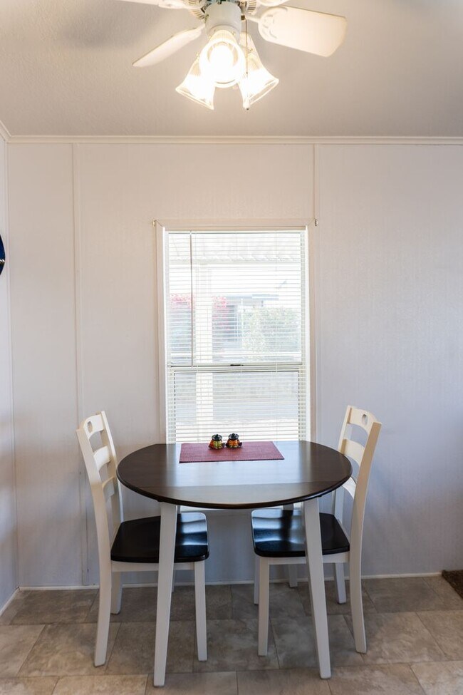 Building Photo - Cozy & Bright Manufactured Home in Fortuna...