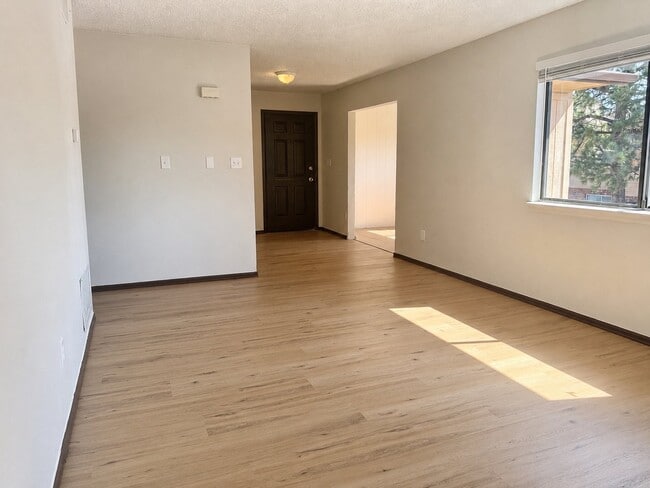 Building Photo - 139 Juniper Pl