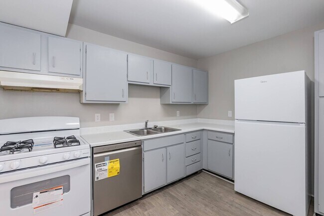 Building Photo - Two Bedroom Home!