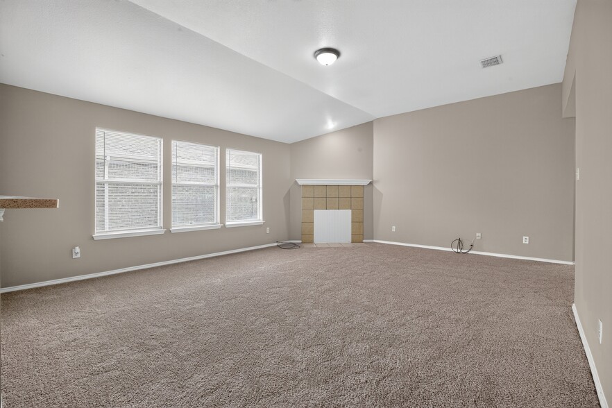 Building Photo - 1432 Oak Hollow Ln