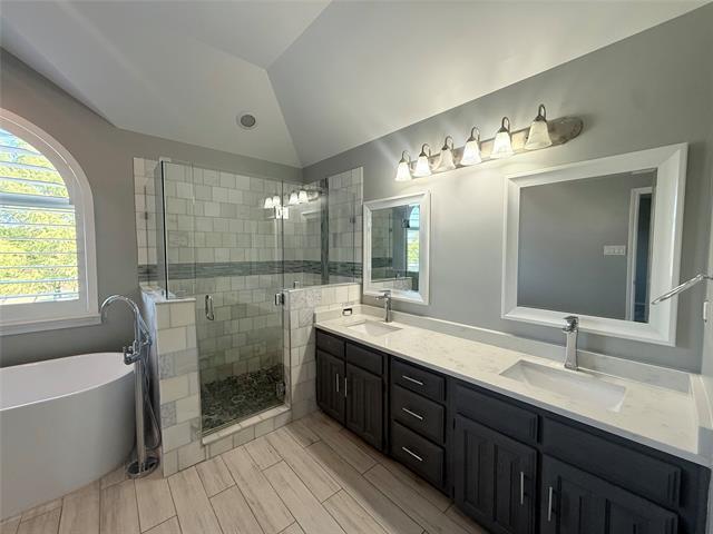 Building Photo - 2324 Heatherdale Dr