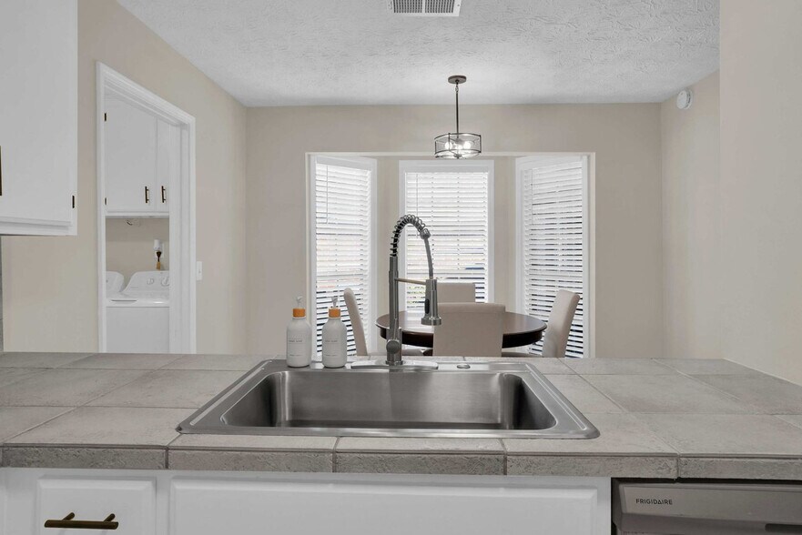 Building Photo - 4023 Ware Hill Dr