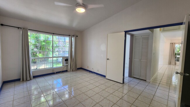 Building Photo - 2 bedroom, 2 bath, 2 parking single level ...