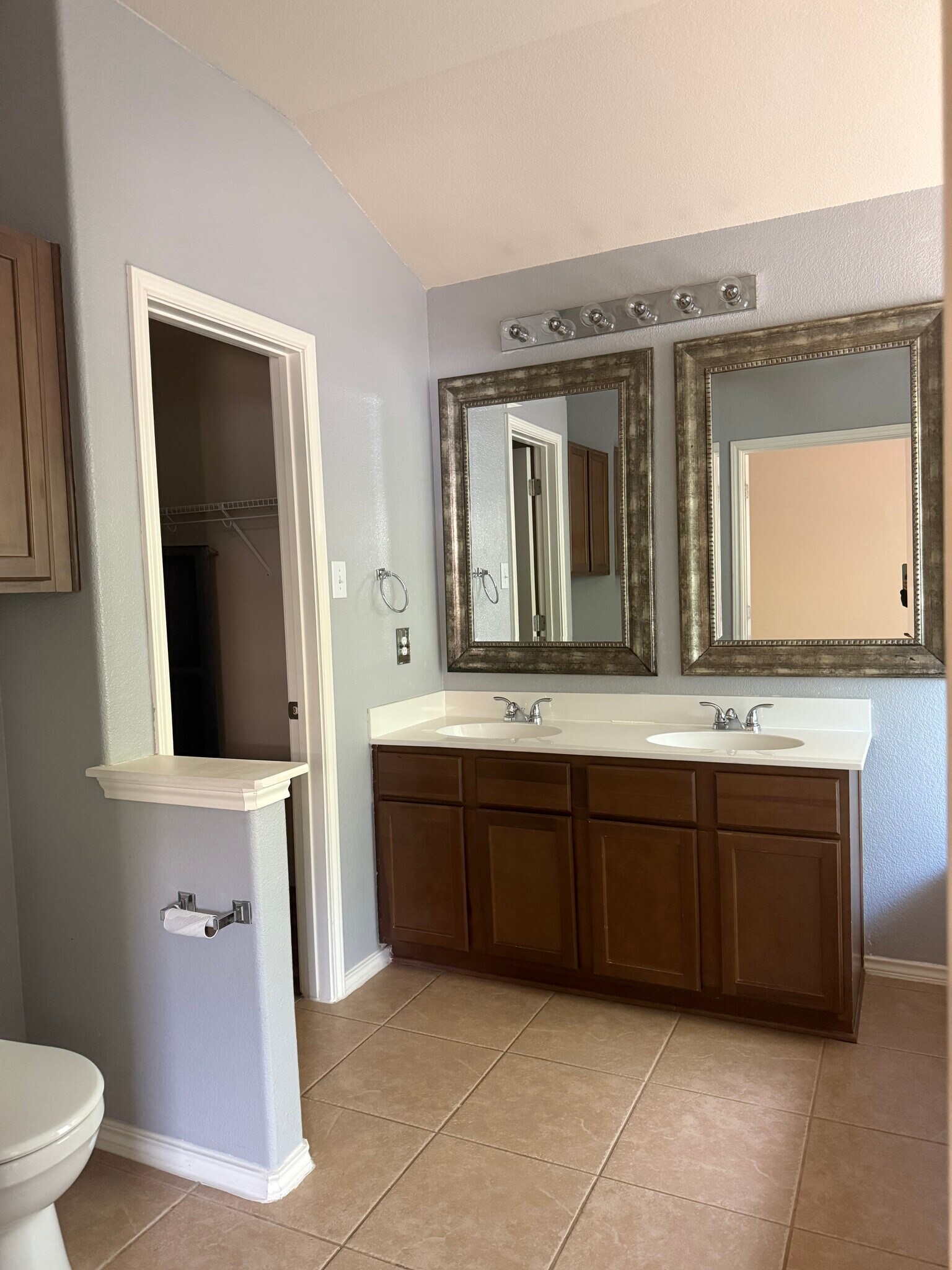 Primary En-suite double vanity - 15327 English River Loop