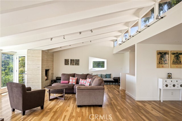 Building Photo - 2870 Benedict Canyon Drive