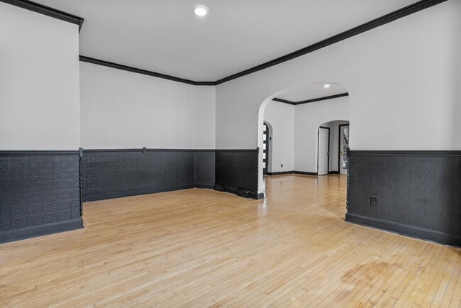 Building Photo - 335 1st St