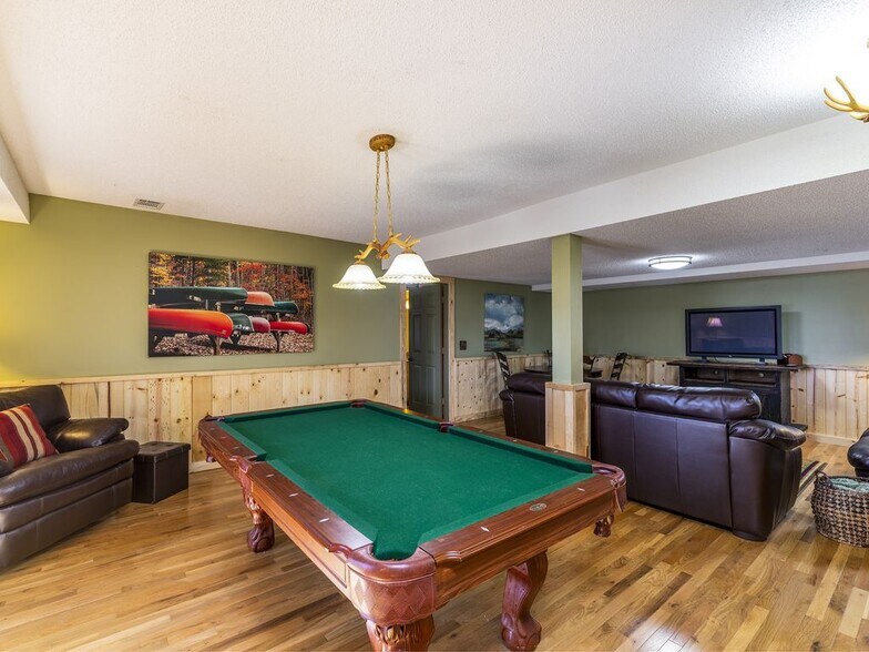 Pool Table in basement - 404 Owls Brow