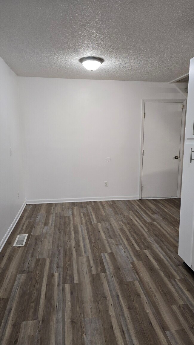 Building Photo - 5179 Springdale Blvd