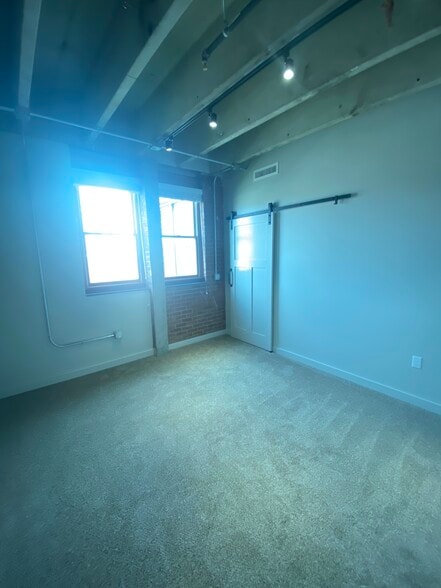 Building Photo - 19 E Race St