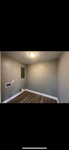 Building Photo - 225 E Coral Way