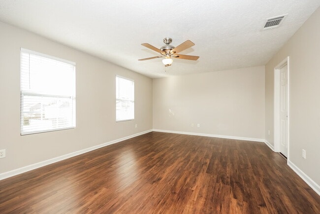 Building Photo - 608 Elderberry Way