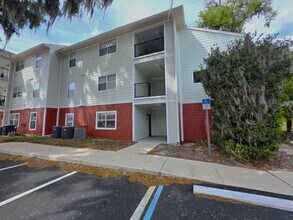 Building Photo - One Bedroom One Bathroom condominium second floor