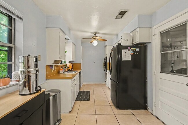 Building Photo - 5304 Westhaven Dr