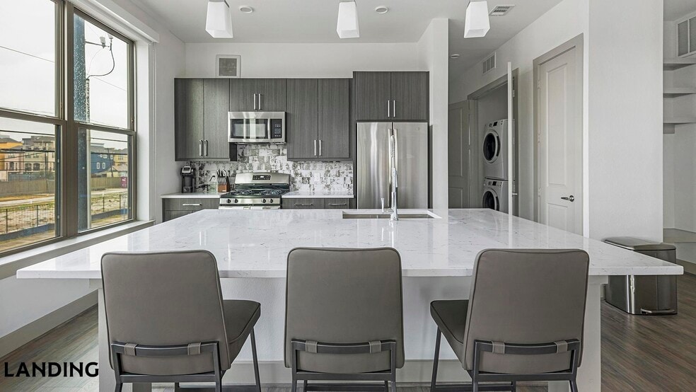 Building Photo - 3030 Summer St