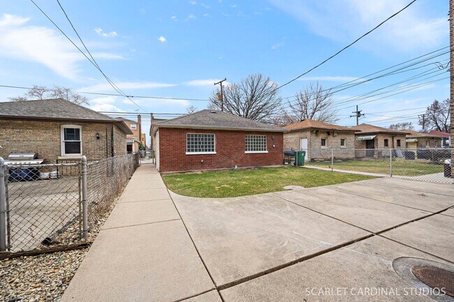 Building Photo - 1928 Grove Ave