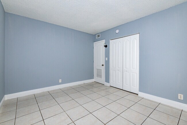 Building Photo - 4061 N Dixie Hwy