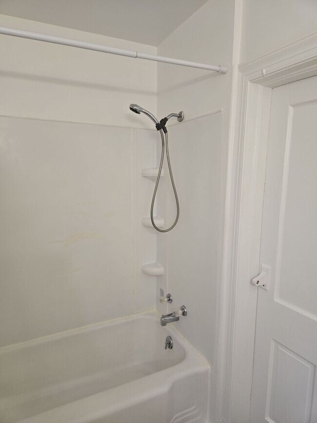 Building Photo - 552 E King St