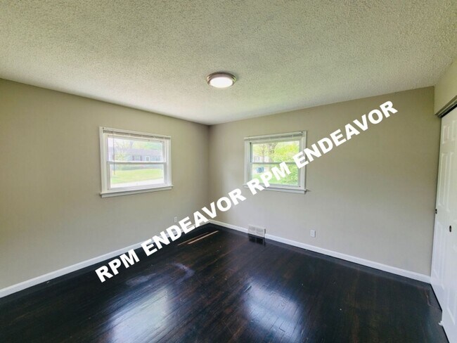 Building Photo - 3 Bed 1 Bath. Move in Ready!