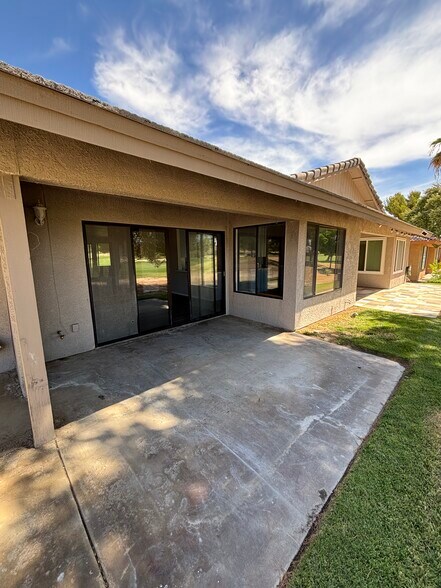 Building Photo - 27535 Lakeview Dr