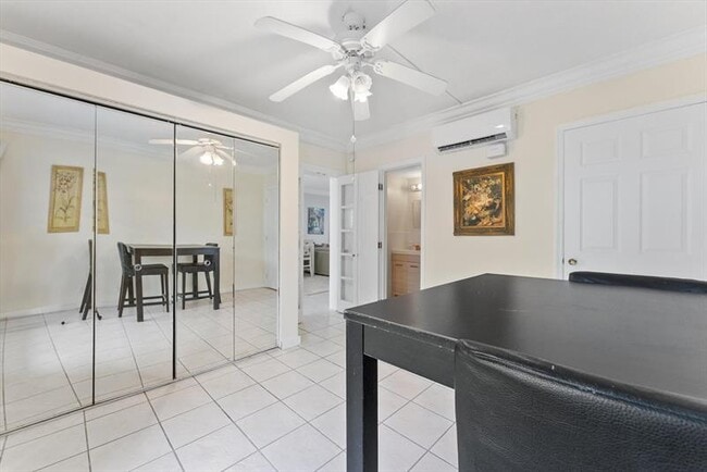 Building Photo - 1041 Hillsboro Mile