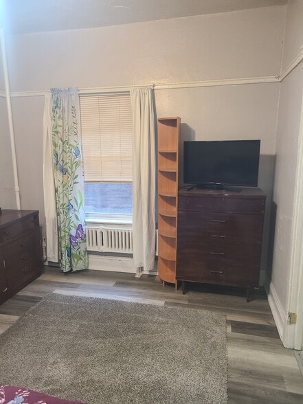 Building Photo - 2344 Prospect Ave E