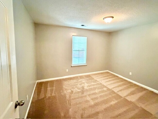 Building Photo - 1039 Crayton Ridge Dr