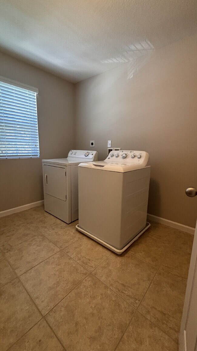 Building Photo - 1309 Corbett Ln