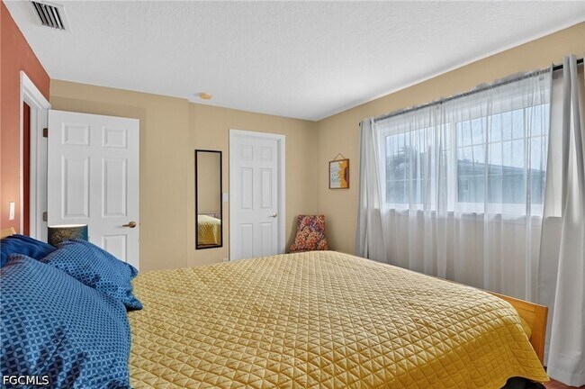 Building Photo - 3344 N Key Dr