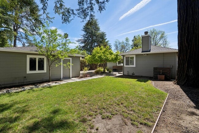 Building Photo - Spacious Home with Detached 1 bed 1 bath ADU in Los Altos!
