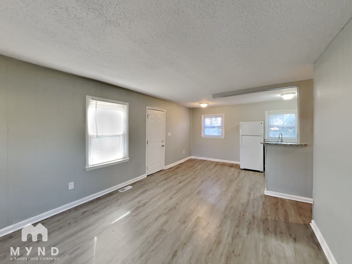 Building Photo - 303 Alda Dr
