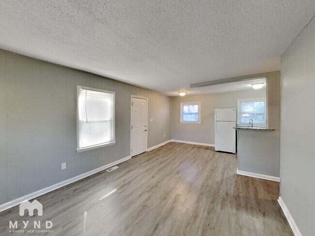 Building Photo - 303 Alda Dr